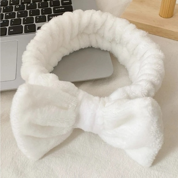 NEW Bow Velvet White Headband for skincare, facials, and makeup bath headband - Picture 1 of 3
